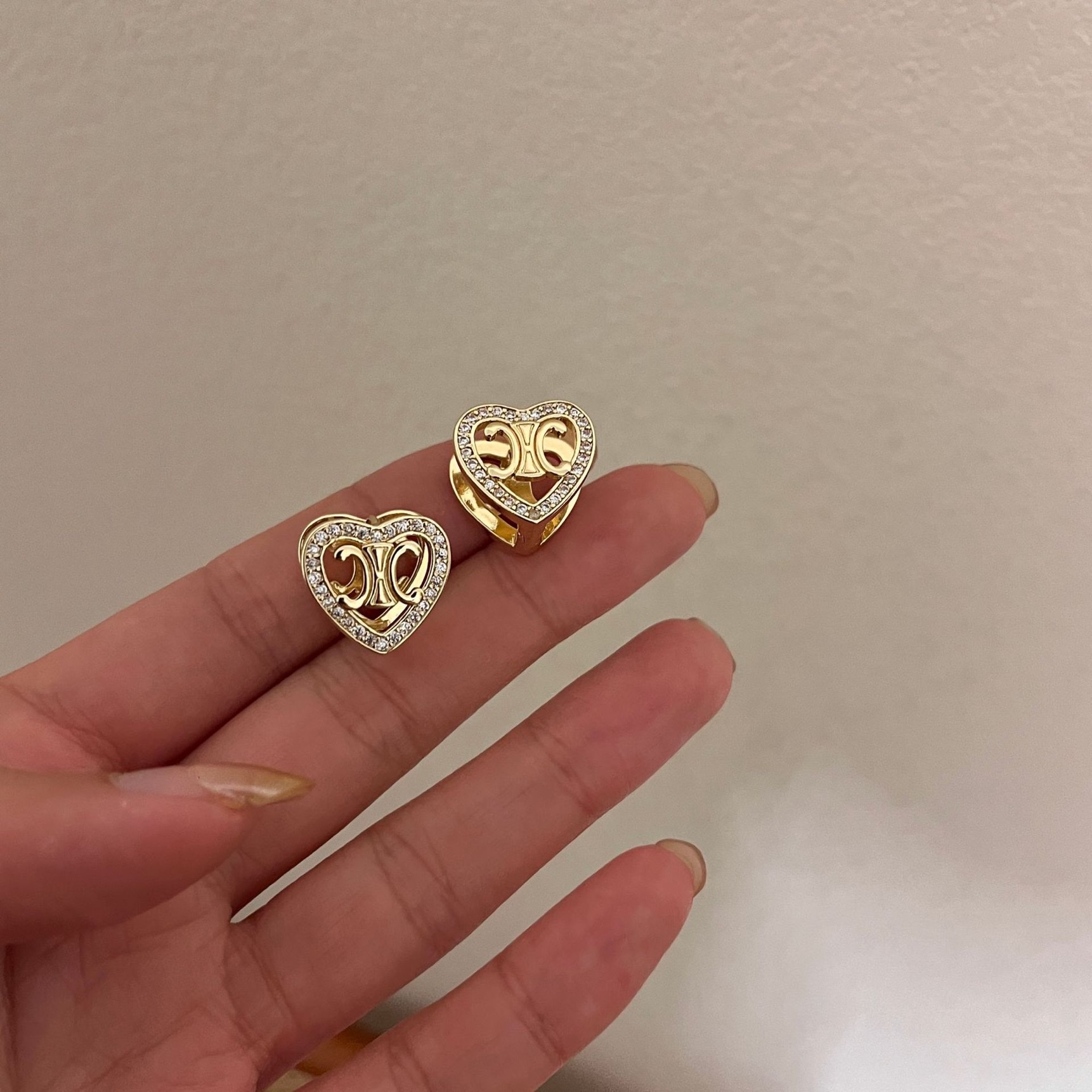 国潮饰品双面爱心闪钻双c耳环女轻奢高级感气质耳钉小众独特耳扣耳圈耳饰珍珠耳环饰品耳饰耳钉耳环耳饰白底实物图