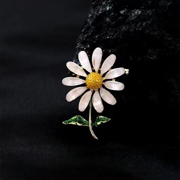 Factory direct sales of flower and plant brooches and corsages, clothing and accessories, imitation pearl corsages detail image 2