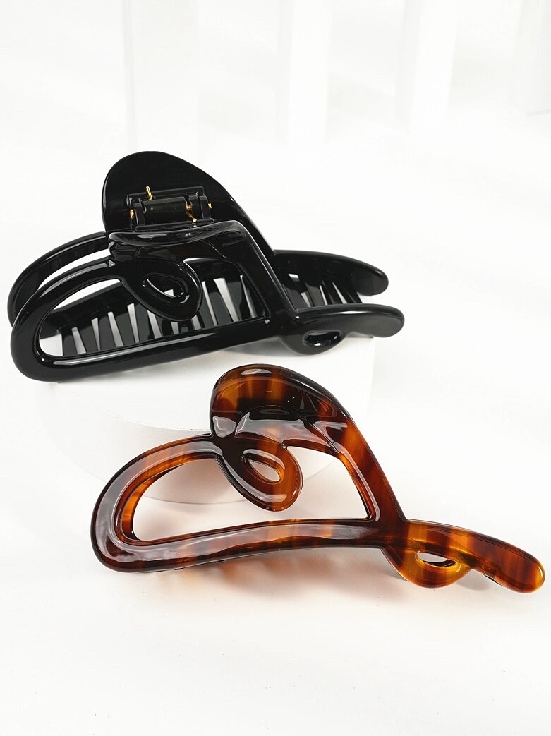 Fashionable matte heart-shaped hairpin with a high-end look, a shark clip hairpin at the back of the head