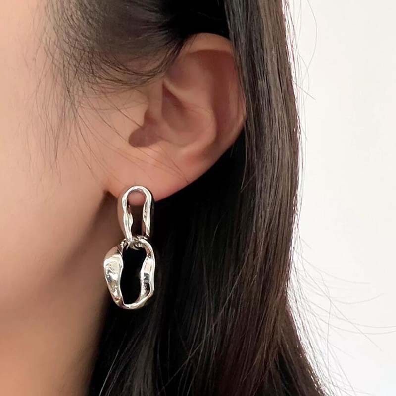 New minimalist metal ring stud earrings from Europe and America, mature and elegant, trendy earrings for dancing, and high-end earrings that are popular among Internet celebrities details Picture