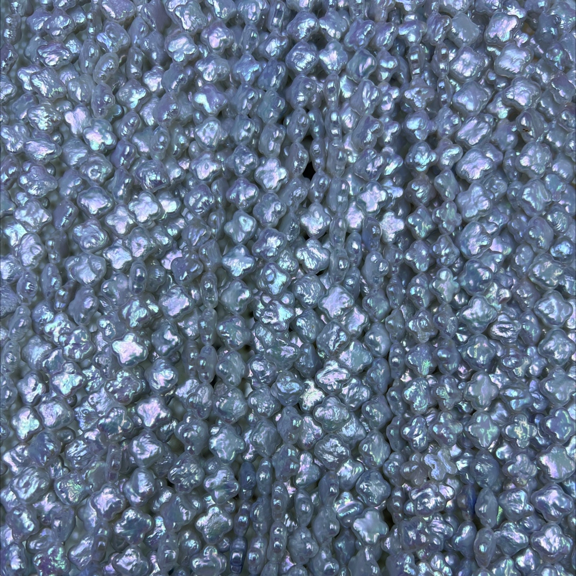 Baroque pearl four-leaf clover mini detail image 1