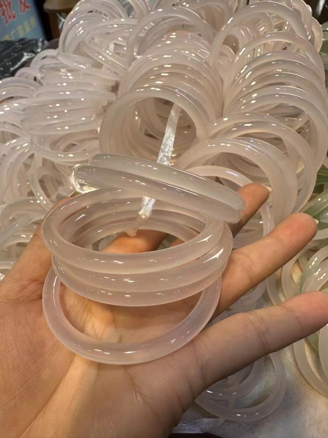 中国风天然高冰白月光荔枝冻玛瑙手镯女圆条玉髓玉镯高级感镯子细节图