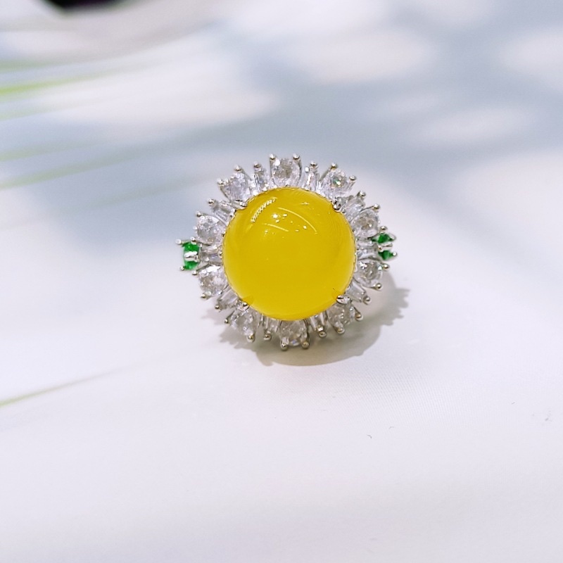 满钻豪华太阳花戒指玉髓镶嵌绿点活口女戒简约细节图
