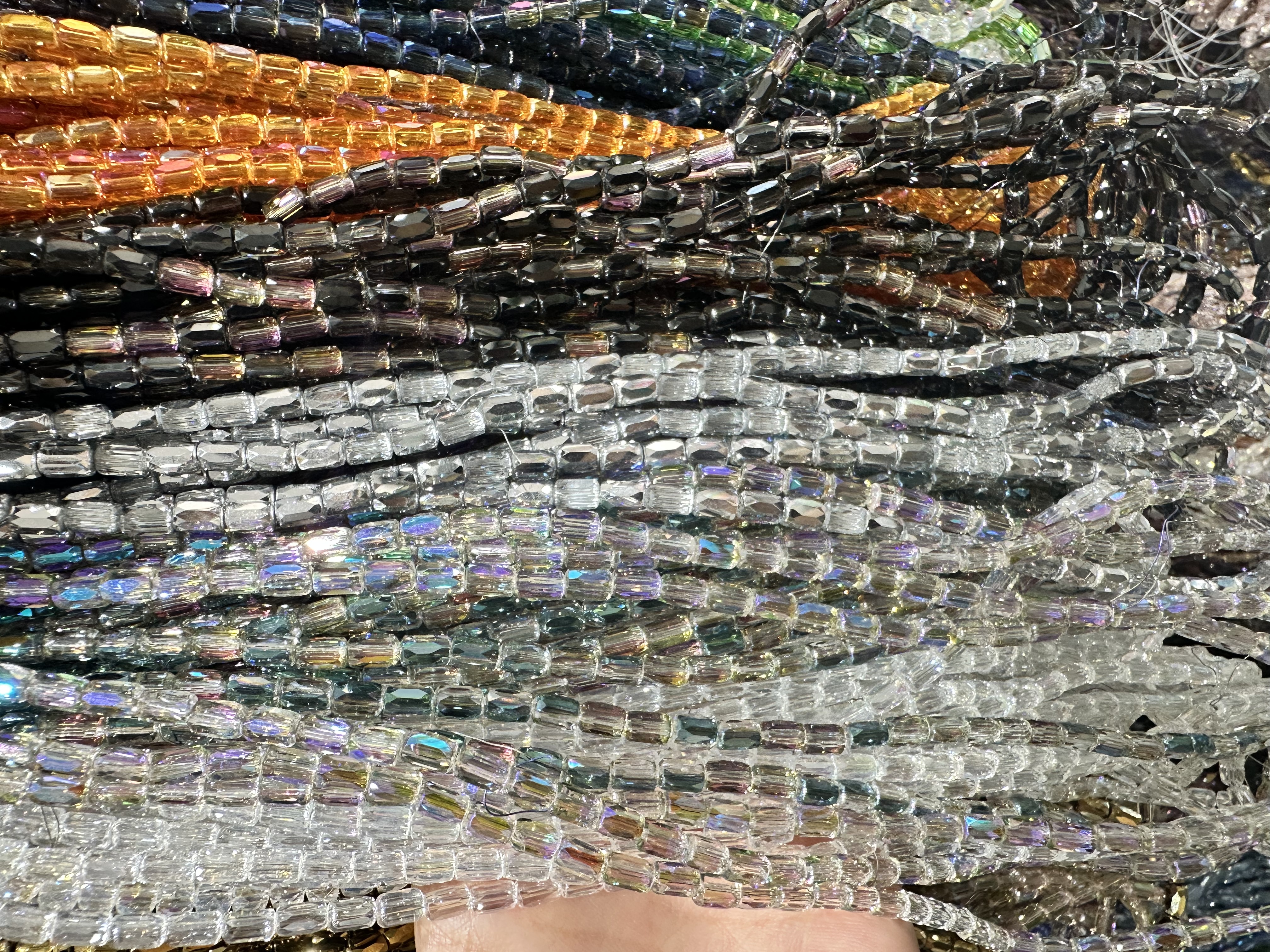 DIY4MM圆柱玻璃珠子手串饰品配件亮晶晶闪批发切面圆柱瓷料电镀色厂家批发水晶珠子柱形产品图