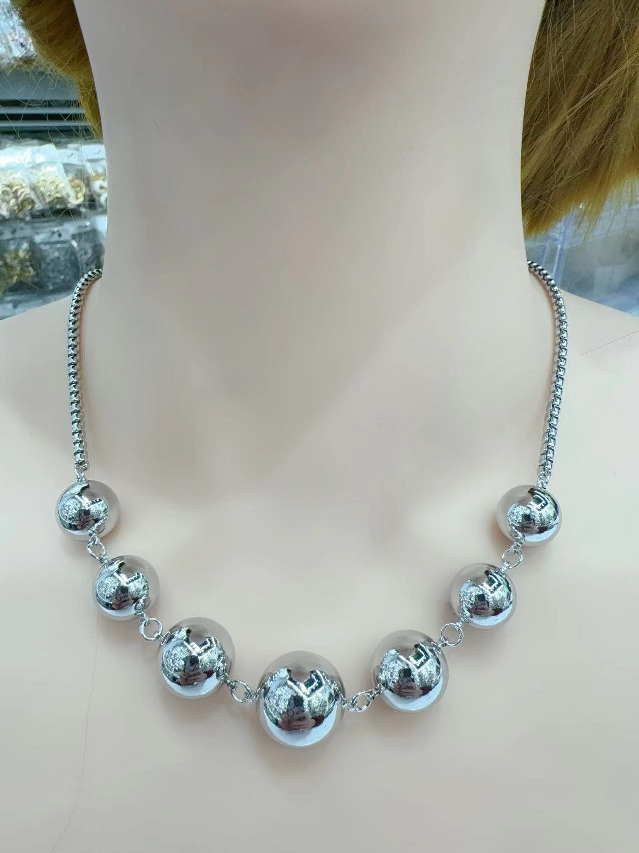 Collar de cuentas oro y blanco
