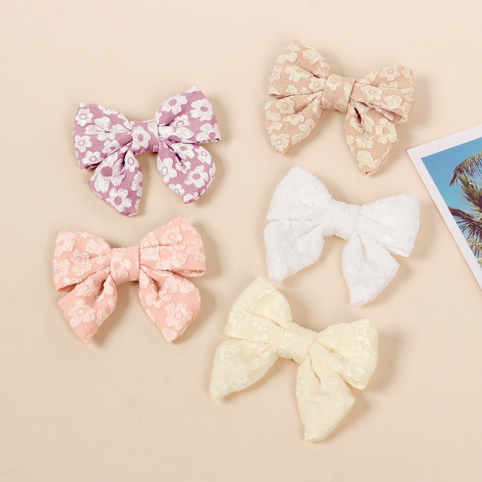 The new nylon baby hair band with a small pit strip design, simple and sporty style, suitable for all hairstyles, is now available