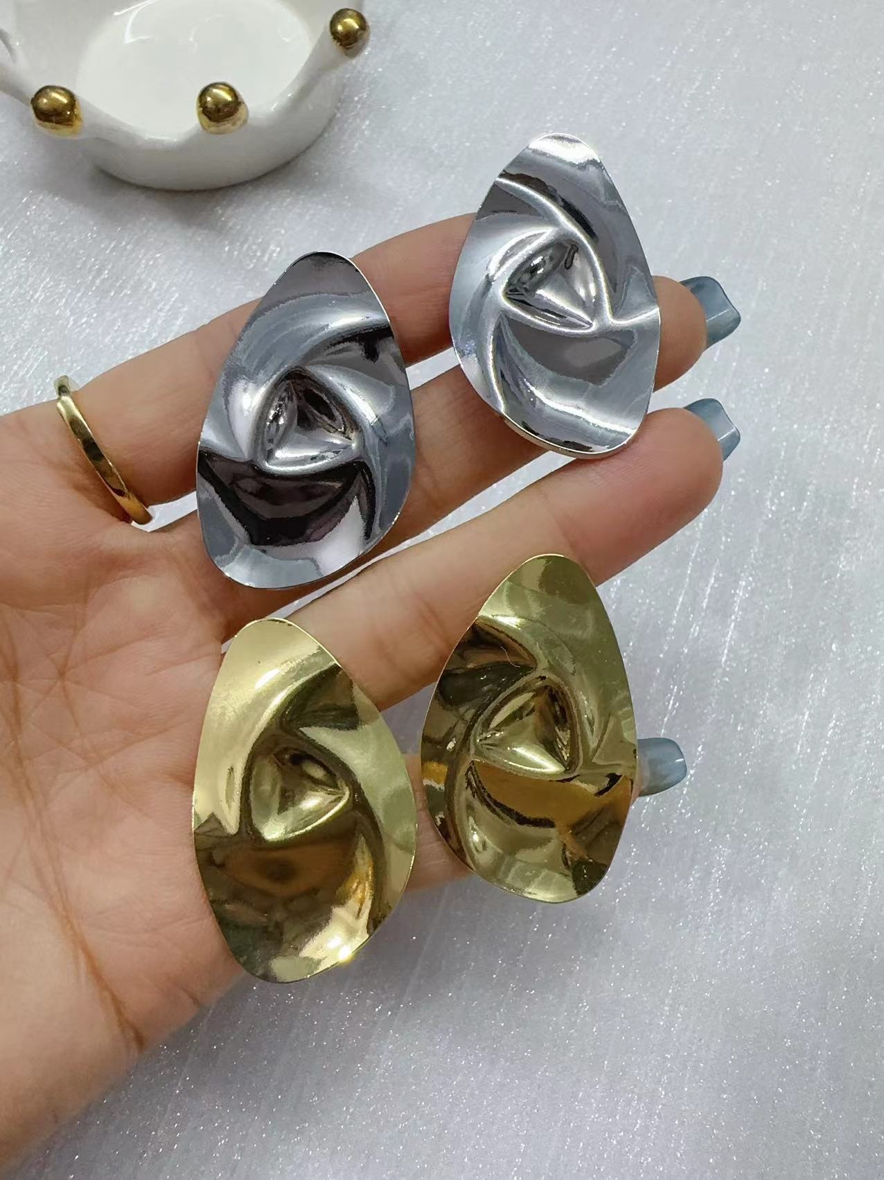 أقراط جديدة، زينة ذهبية مزدوجة الألوان details Picture
