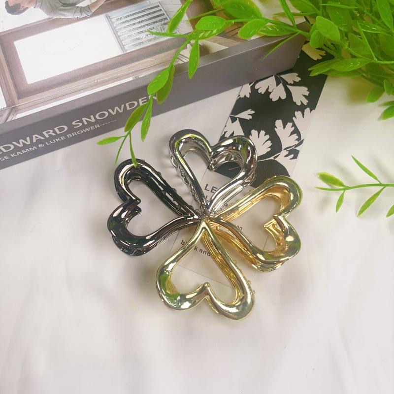 Heart-shaped hollowed-out metal gripper for women, simple and fashionable, versatile hair clip, black high-end style, popular online hair clipper, hair accessory, headwear for girls detail image 3