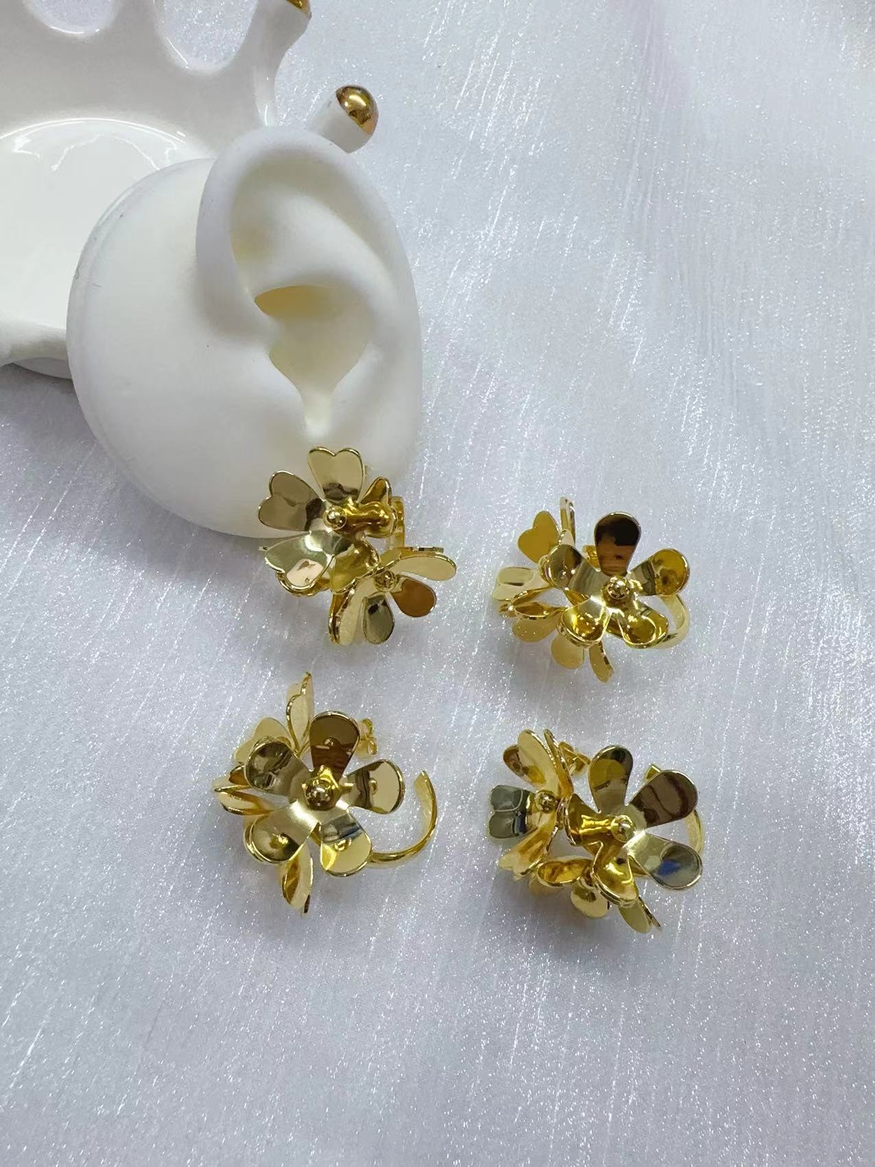 Flower earrings and earrings Specification image