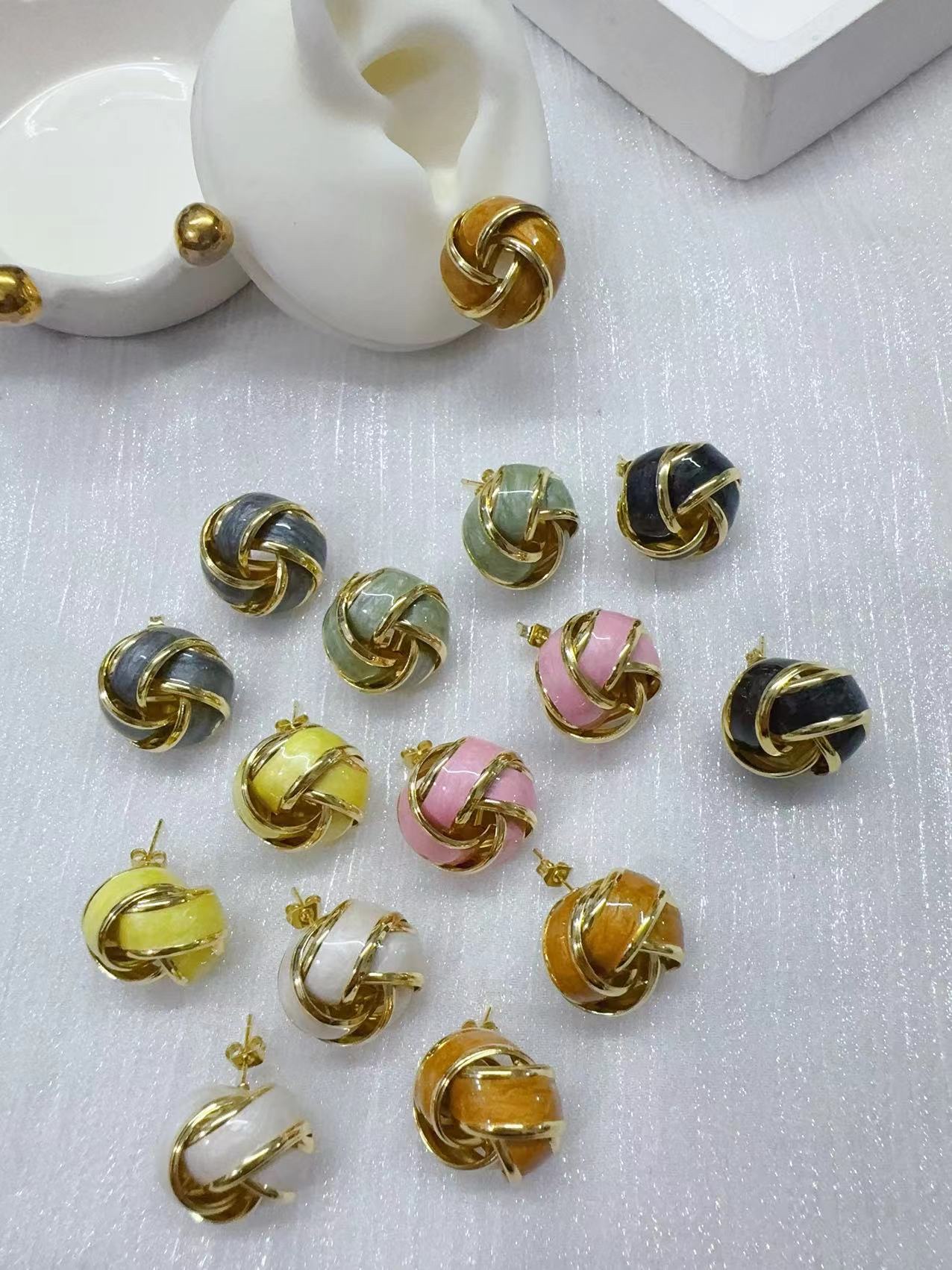 سبعة أقراط ملونة details Picture