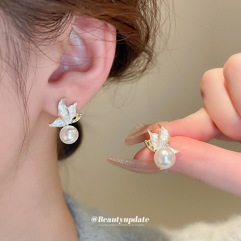 Silver needle oil-dripping pearl round earrings, Korean-style fresh and fashionable stud earrings, commuting high-end and elegant earrings wholesale details Picture