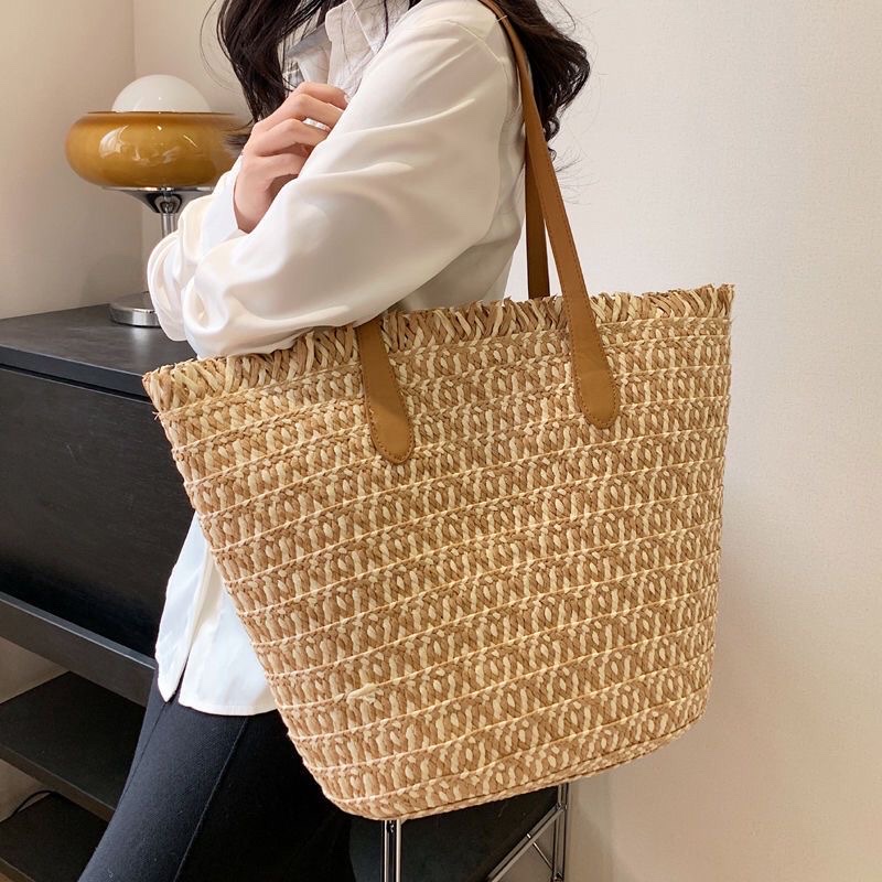 New woven bags, large-capacity straw woven bags, fashionable single-shoulder bags, forest-style crossbody bags, niche casual bags, beach bags, straw woven bags, Lafite straw woven bags, women's straw woven artistic woven bags, women's cross-wear fashionable straw woven bags detail image 3
