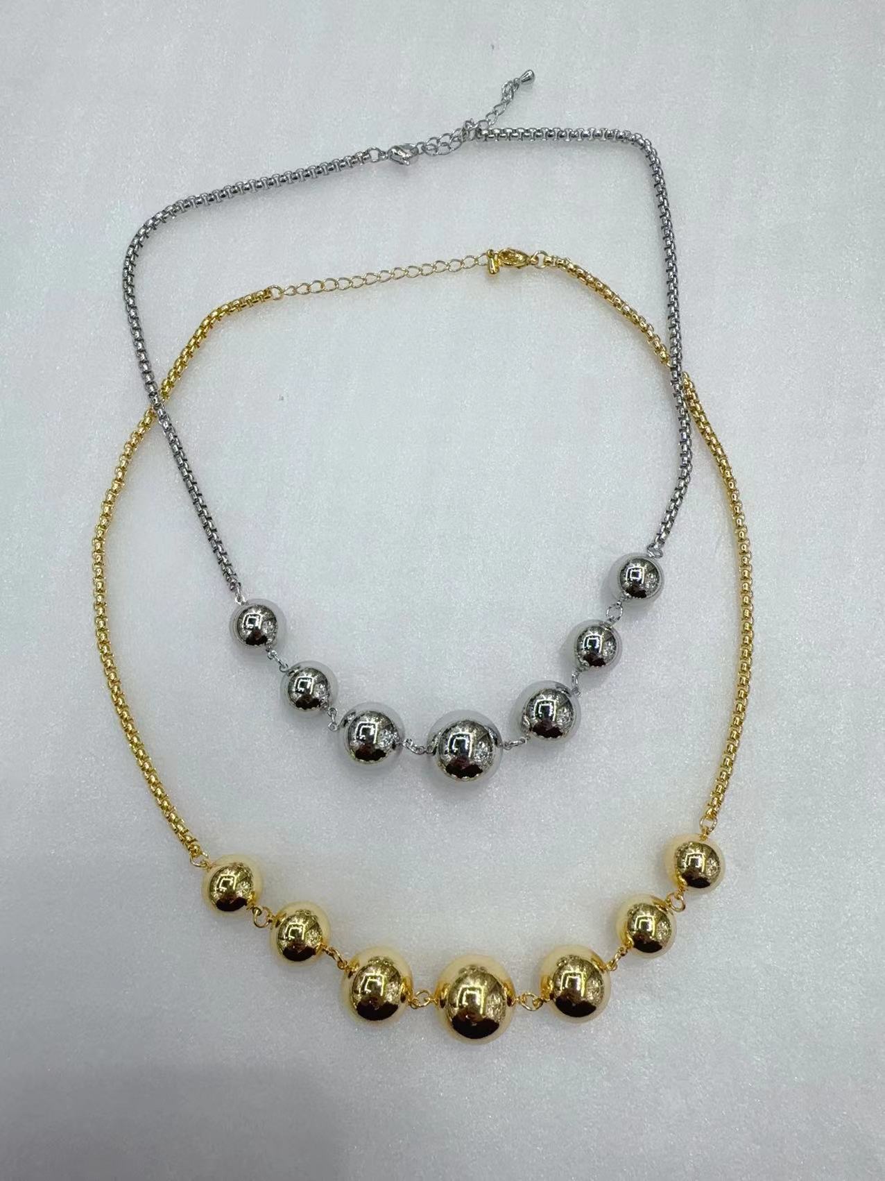 Collar de cuentas oro y blanco Specification image