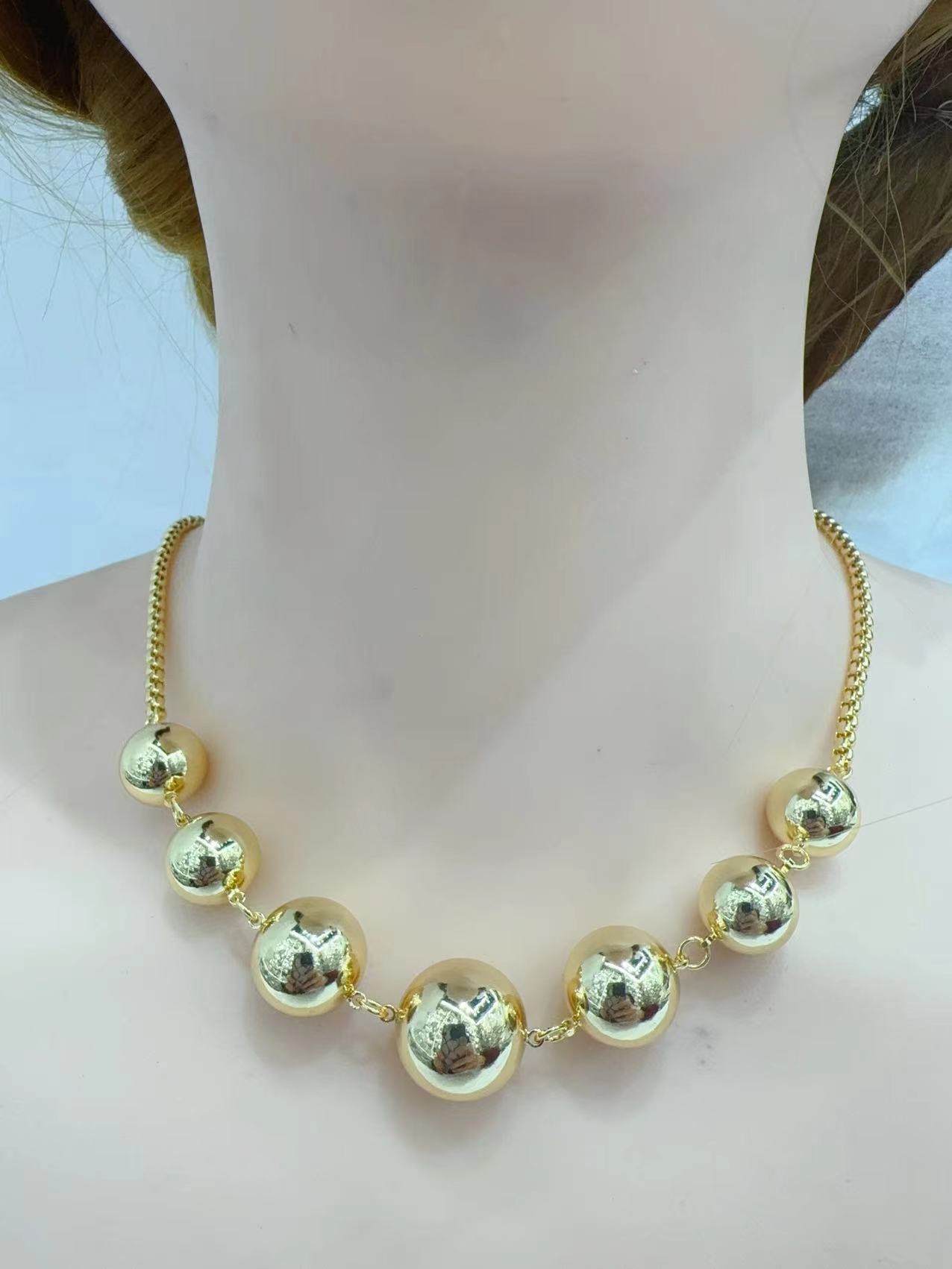 Collar de cuentas oro y blanco details Picture