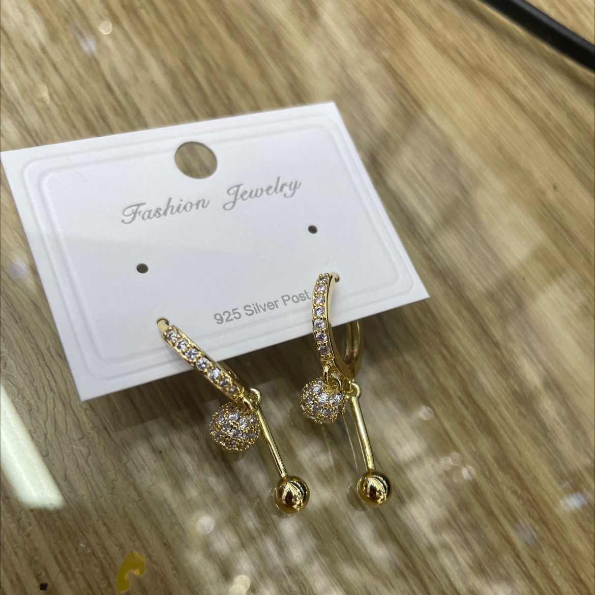 2024年新款潮精致钻球耳环女时尚简约设计感小众耳坠银针气质耳饰饰品详情图2