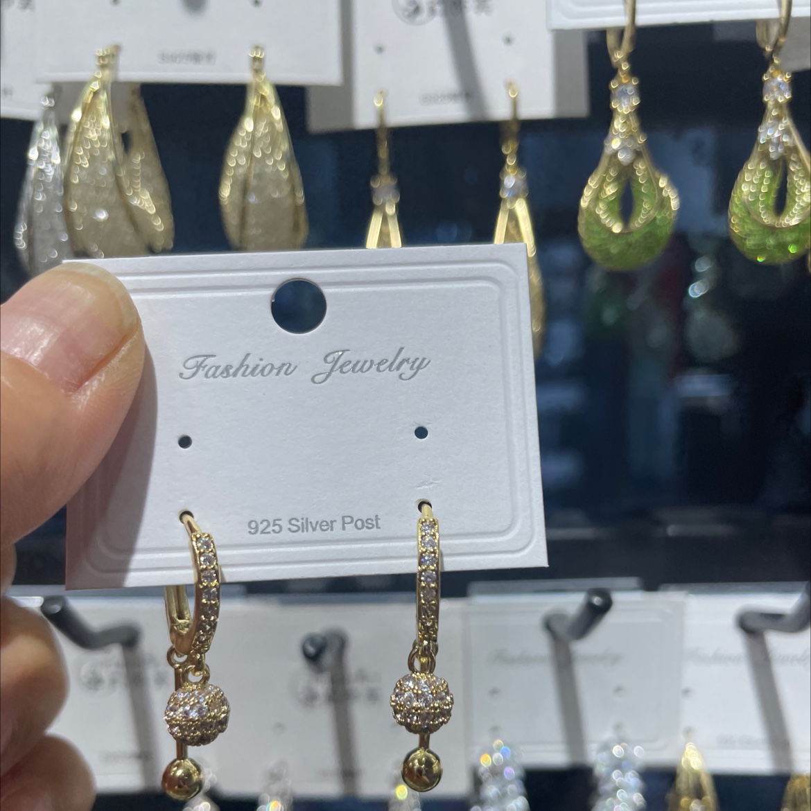 2024年新款潮精致钻球耳环女时尚简约设计感小众耳坠银针气质耳饰饰品