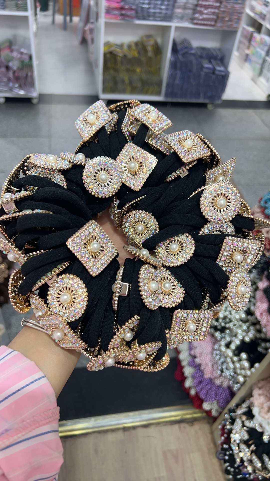 钩织玩偶儿童卡通款 针织挂件刺绣贴装饰 金属铁艺小烛台金麒麟设计 美观实用