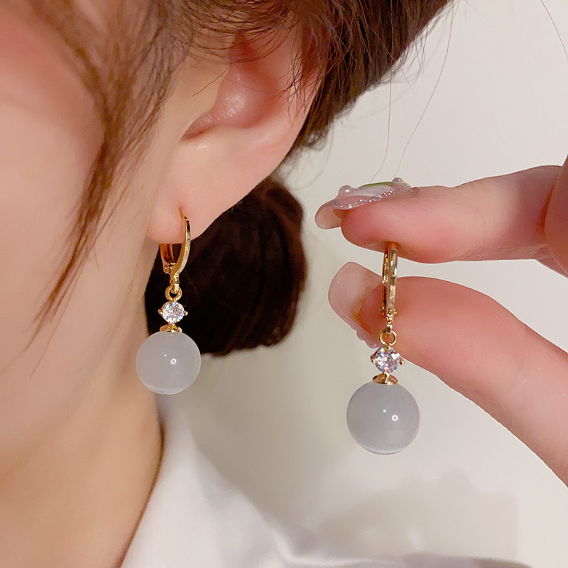 Pearl earrings, elegant earrings for women, exquisite stud earrings, noble accessories, pearl element design, simple and fashionable earring style Item Picture