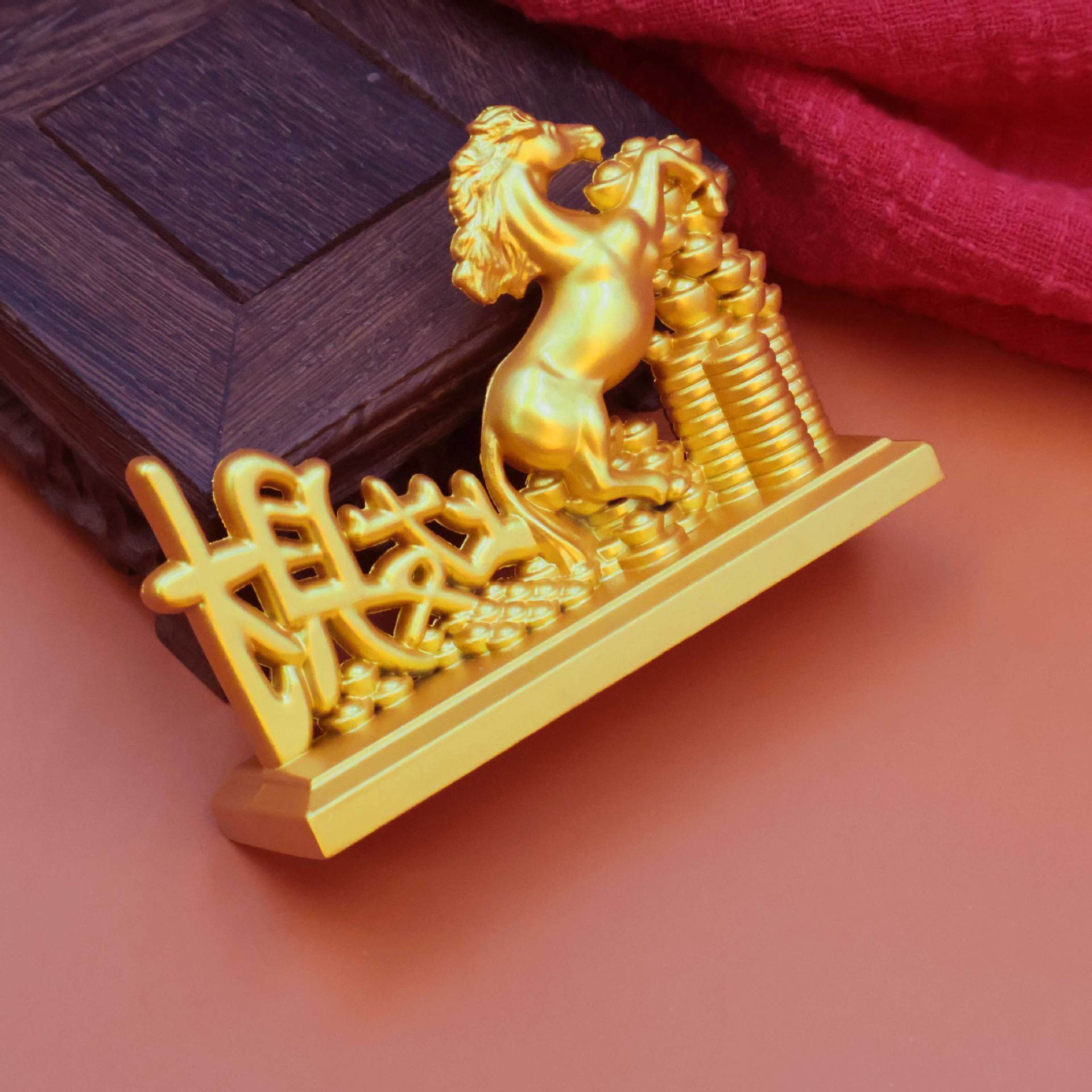 New horse figurine, horse treading on gold ingots to get rich immediately, horse-drawn gold ingots, horse-drawn carts to attract wealth, office opening gifts detail image 6