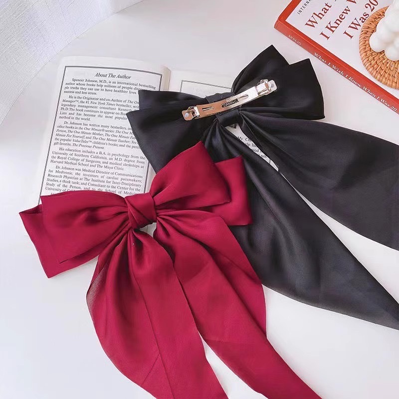 The oversized ribbon-shaped bow hair clip at the back of the head, the forest-style fairy-like hair accessory, the internet-famous white hair clip, the elegant hair clip, the bow hair clip details Picture