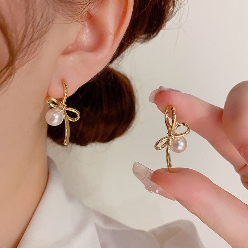 Pearl earrings, elegant earrings for women, exquisite stud earrings, noble accessories, pearl element design, simple and fashionable earring style detail image 4