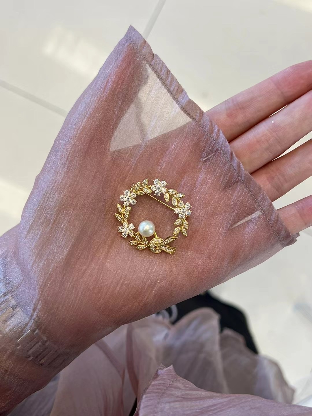 超优雅气质香槟色——天然海水羽黄金花冠珍珠胸针产品图