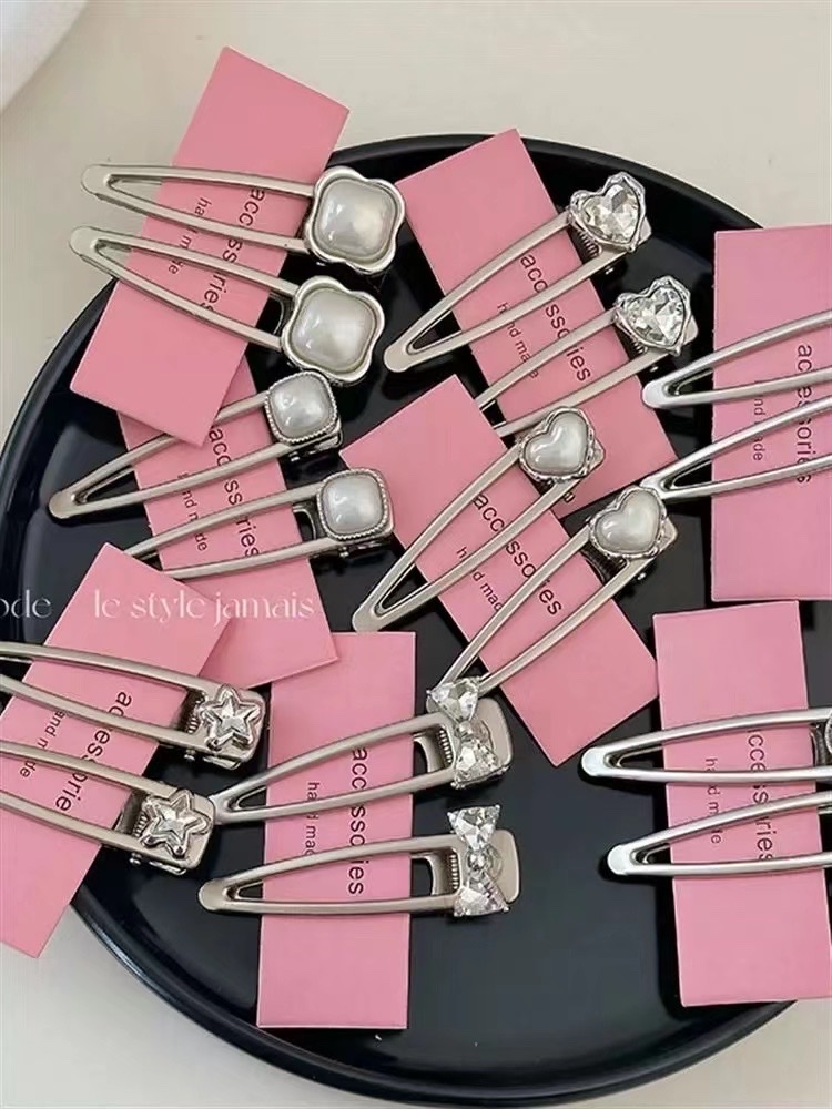 Creative accessories, unique design, hair clips, hair accessories, gripper clips, hair care ornaments, simple and fashionable, stable and durable, do not damage hair quality Application Scenario