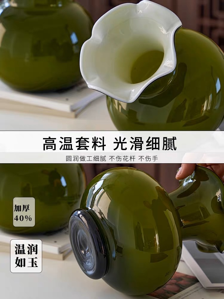 Vintage vase ornaments, French high-end style, glass Fenton flower vase, creative glass water cultivation flower arrangement decorations for the living room Application Scenario