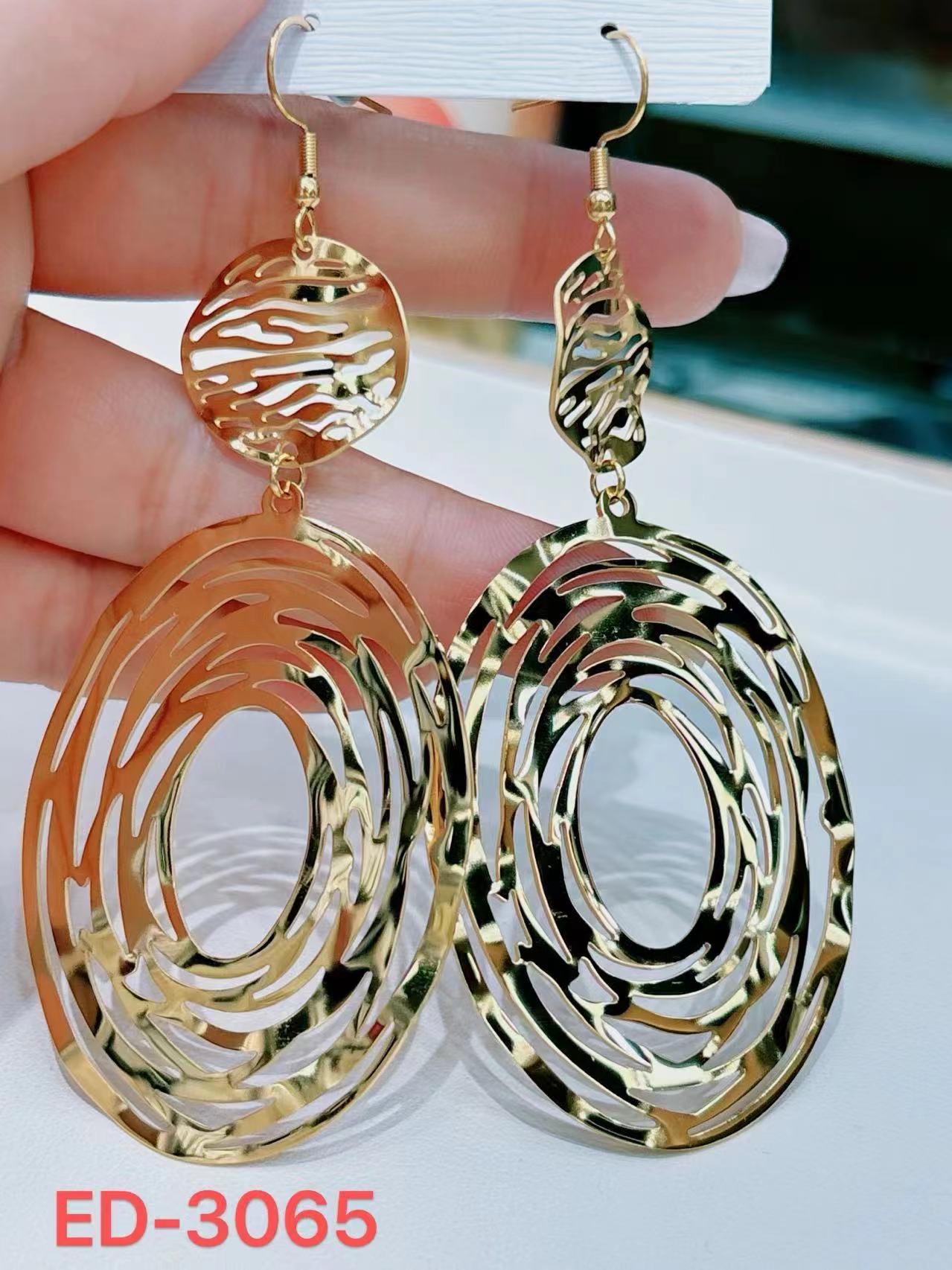 Circular geometric earrings