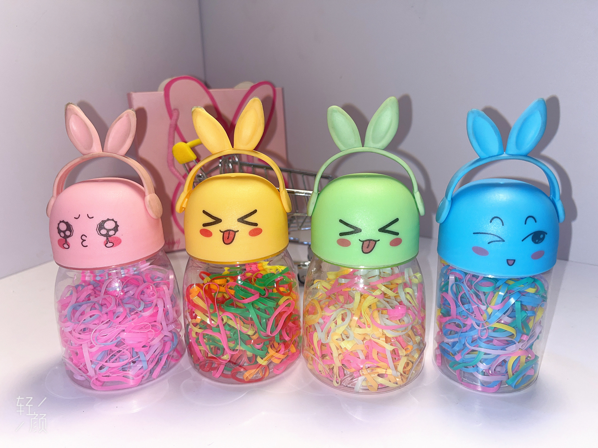 A box of transparent rubber band hair ties, high-elasticity and durable rubber band hair ties, simple and fashionable hair accessories for girls Item Picture