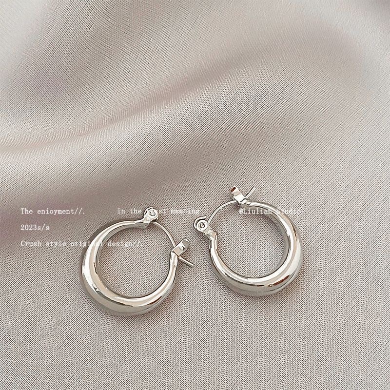 Silver simple and elegant stud earrings for women, 2024 new trendy and high-end style earrings, niche retro internet-famous earrings wholesale accessories, earrings and earrings Specification image