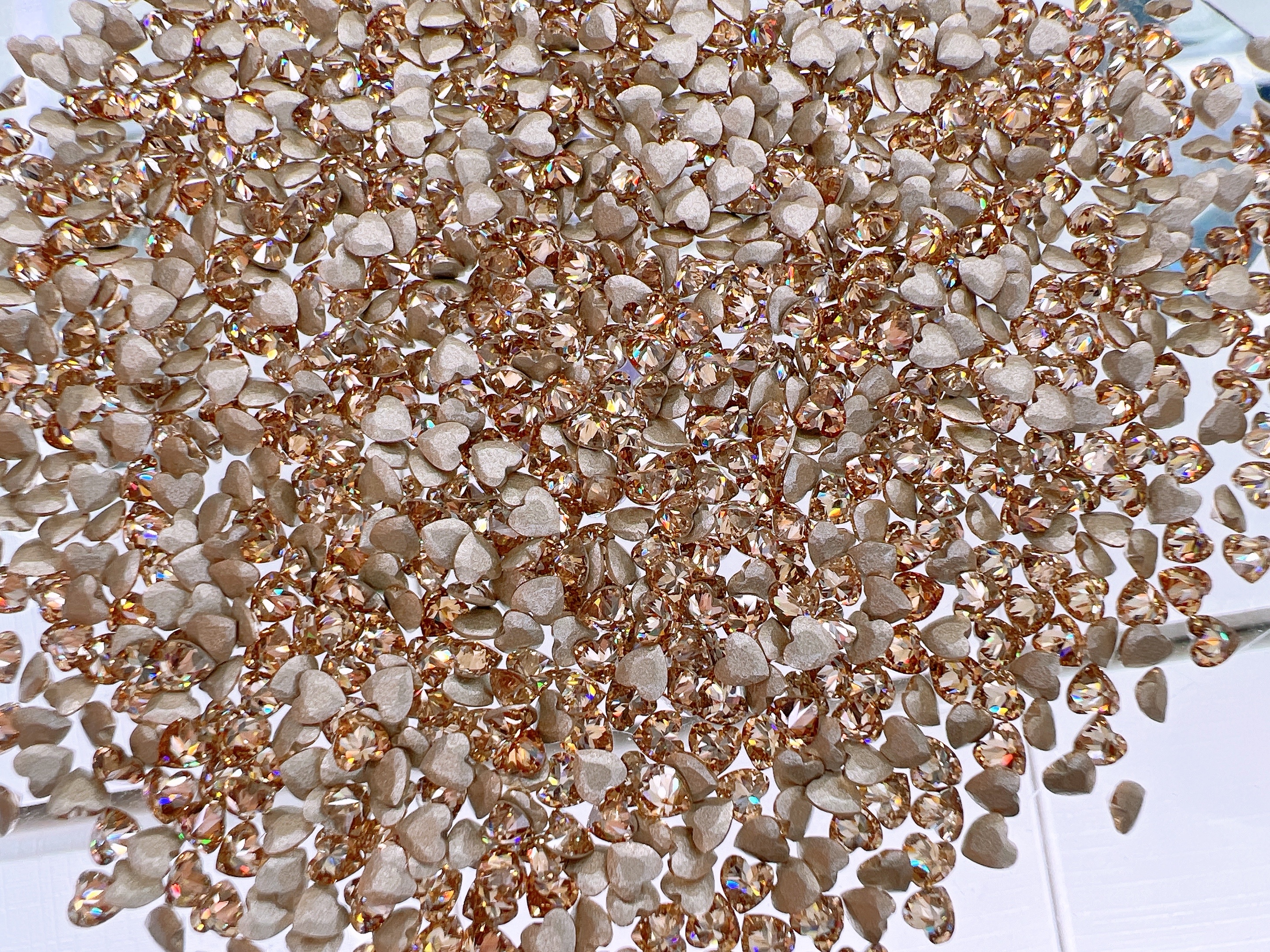 平底锆石
饰品配件，美甲水晶，DIY水晶水钻材料，k9水晶钻，半成品配件