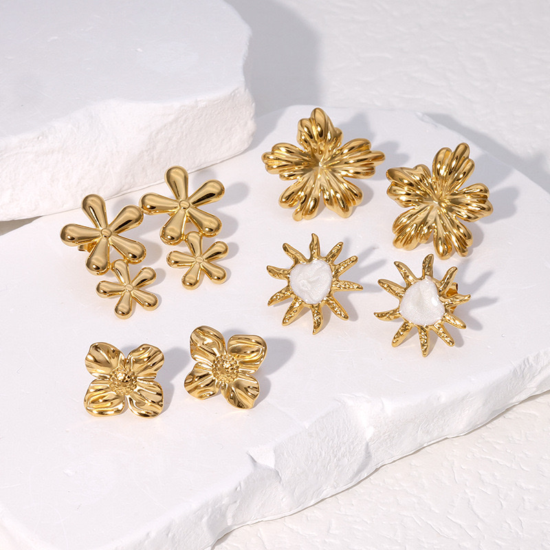Europa y américa INS simple temperamento acero inoxidable aretes chapado en oro 18K no se desvanece retro luz lujo alto sentido de titanio acero aretes ornamentos orejillos pendientes details Picture