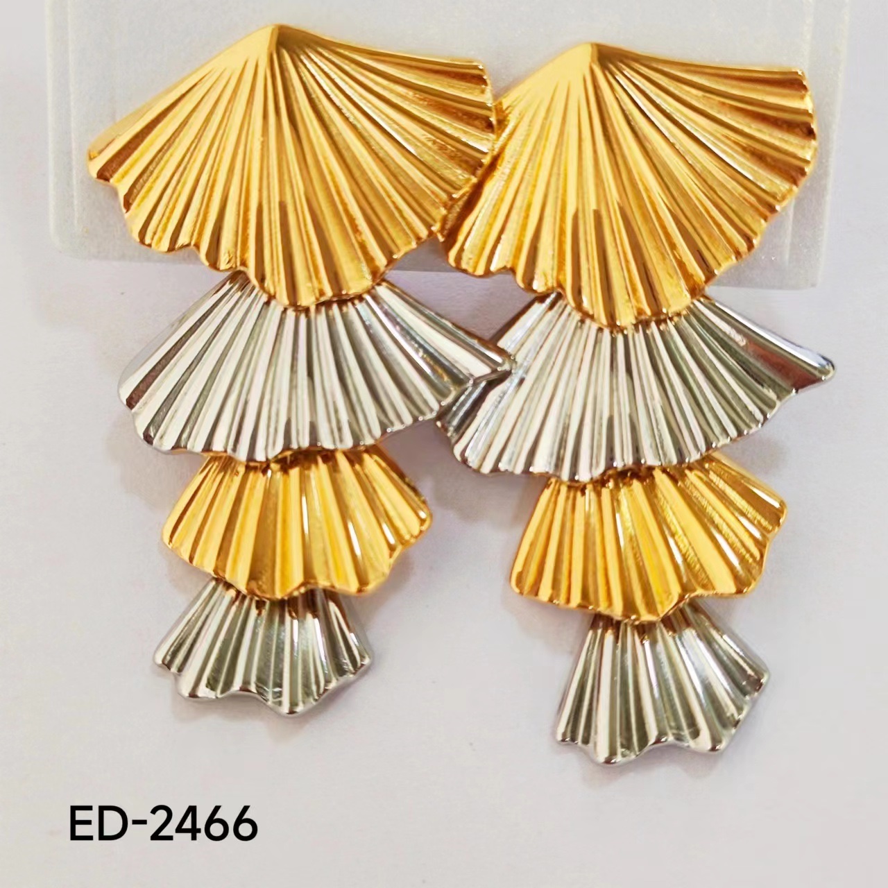 Exaggerated fan-shaped earrings