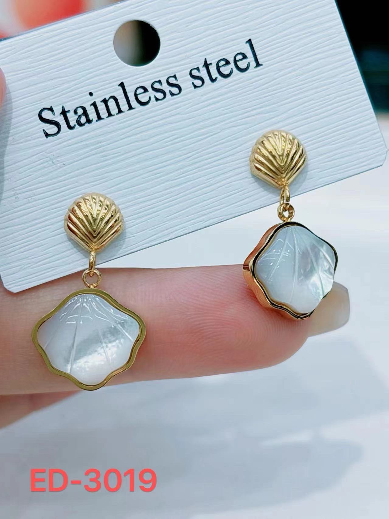 Scallop earrings