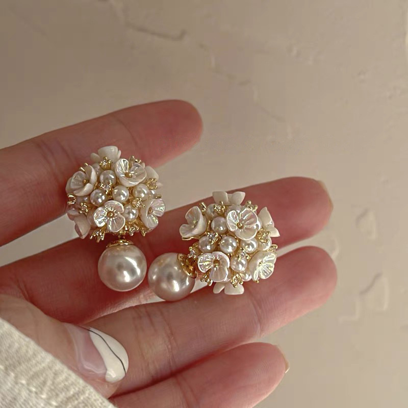 French retro pearl geometric earrings, exaggerated and fashionable style, stud earrings, niche light luxury and high-end sense, wholesale women's accessories, earrings and earrings Item Picture