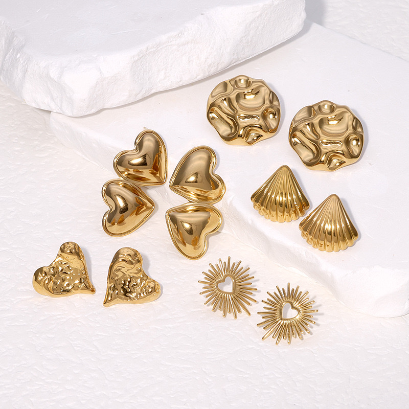 Europa y américa INS simple temperamento acero inoxidable aretes chapado en oro 18K no se desvanece retro luz lujo alto sentido de titanio acero aretes ornamentos orejillos pendientes Specification image