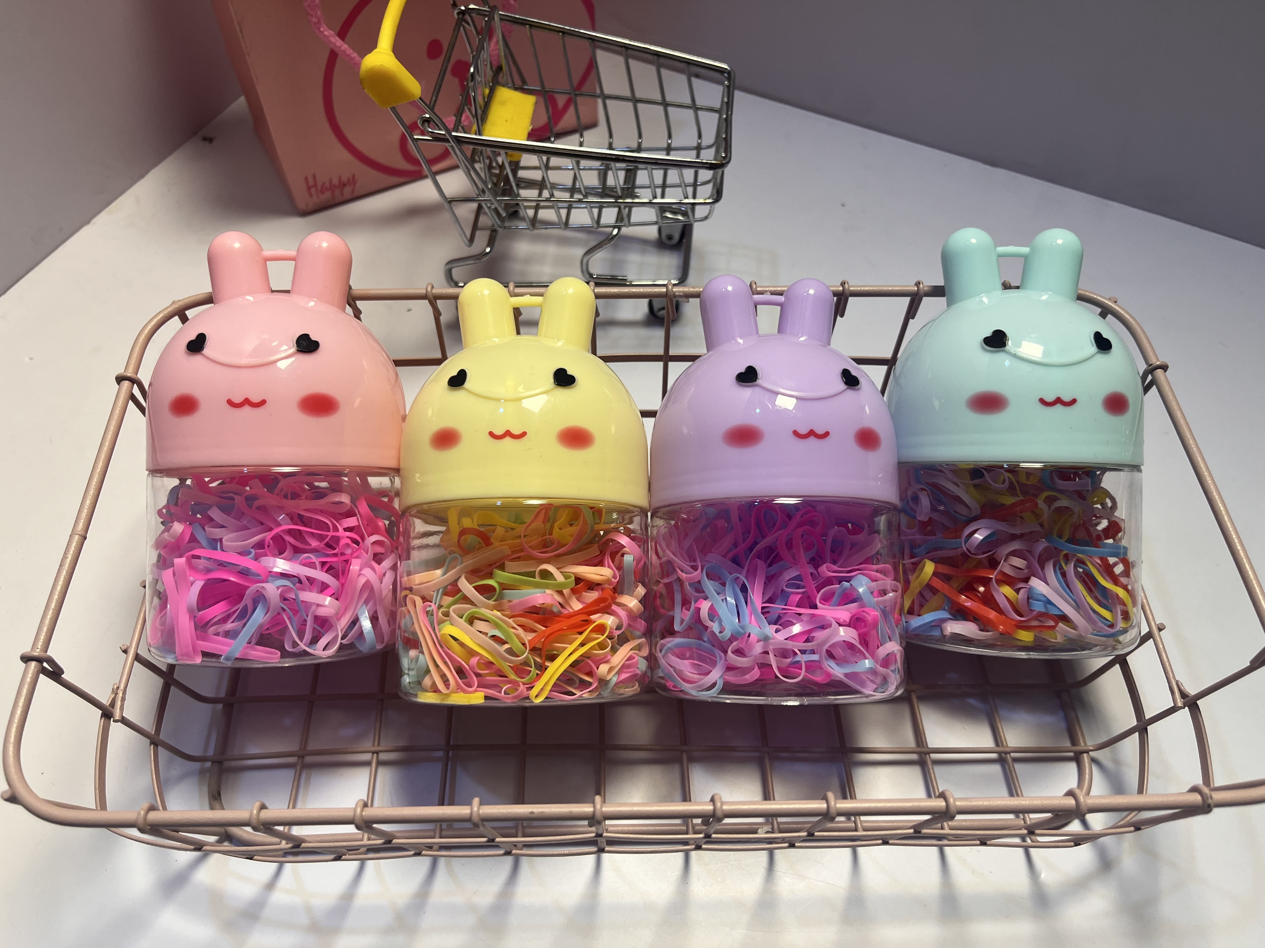 A box of transparent rubber band hair ties, high-elasticity and durable rubber band hair ties, simple and fashionable hair accessories for girls Application Scenario