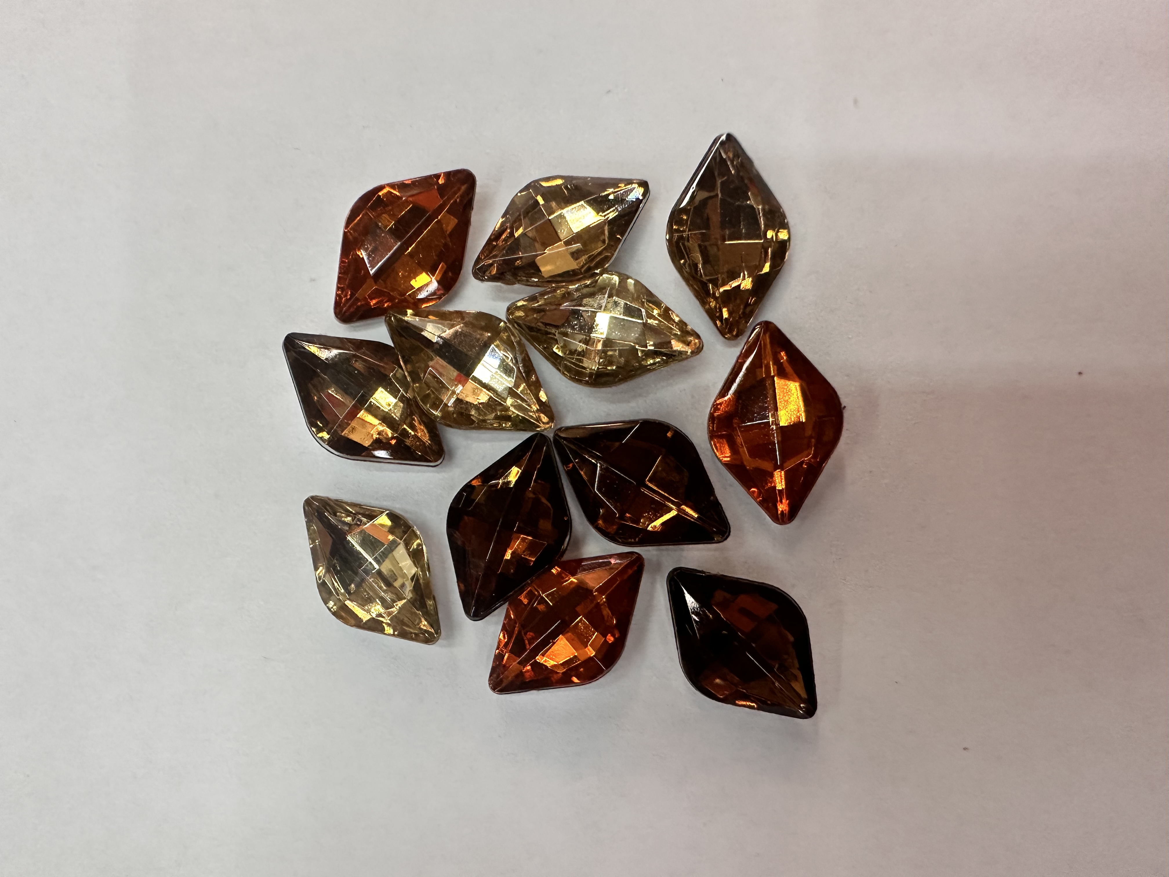 Taiwan acrylic diamond semi-circular smooth surface premium diamond Application Scenario