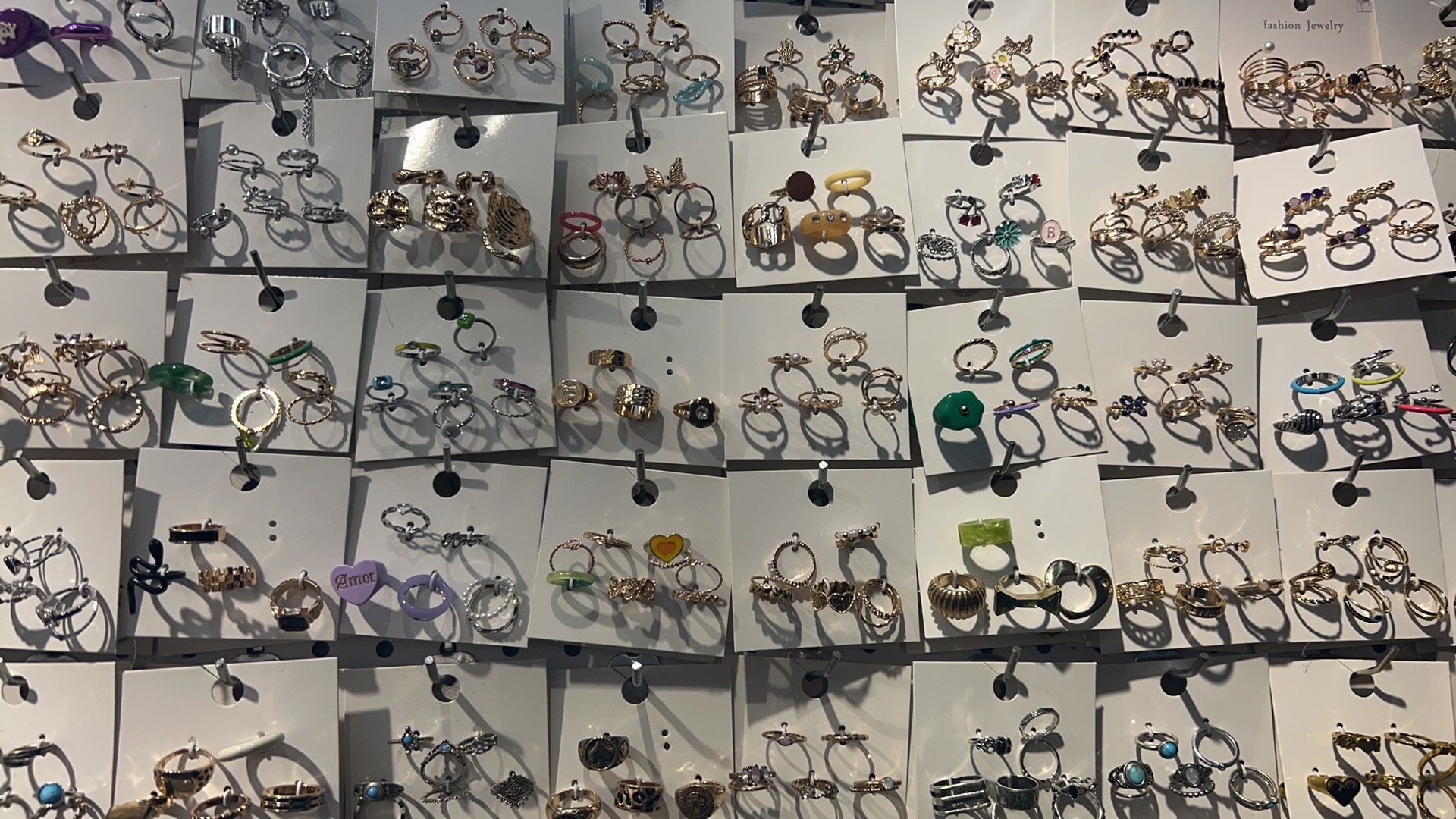 男女士滴油点钻戒指 高贵不锈钢合金材质 金银色个性设计 元素潮流配饰 独特魅力展现