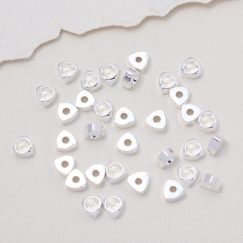 Brass triangular broken gold broken silver beads, handmade diy accessories, pearl bracelet and bracelet spacers Application Scenario