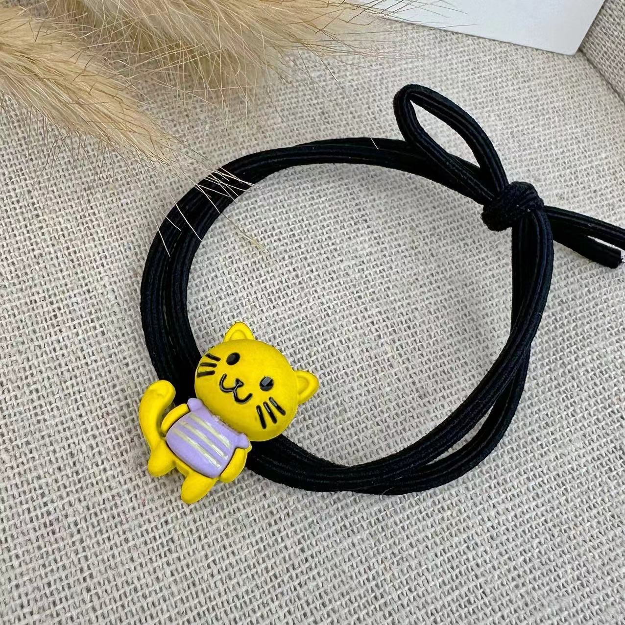 Simple smiling face alloy hair tie for women, Korean style, versatile and elegant hair band, new high-end ponytail leather band hair tie headwear Application Scenario