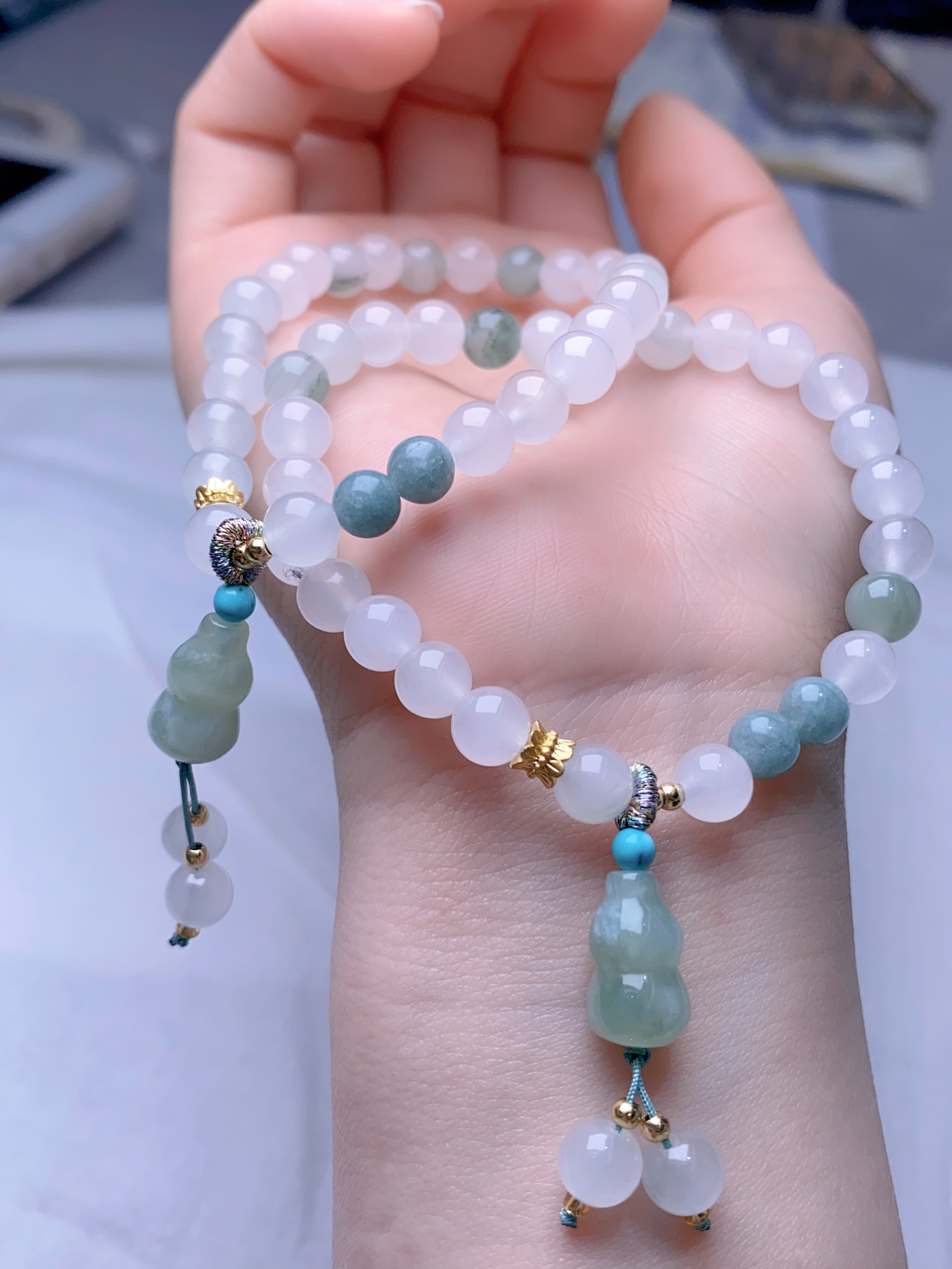 Tianshan Cui, Also Known As Quartzite Jade, Has The Characteristics Of Tight Structure, Hard Texture, Acid And Alkali Resistance, And High Hardness.
Pale Green To White, Translucent, Genus Specification drawing