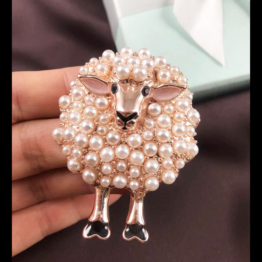 Europe and the United States cross-border sales of brooch fashion personality inset pearl pink cartoon small sheep brooch factory price wholesale brooch clothing badge custom lotus lotus badge custom thumbnail