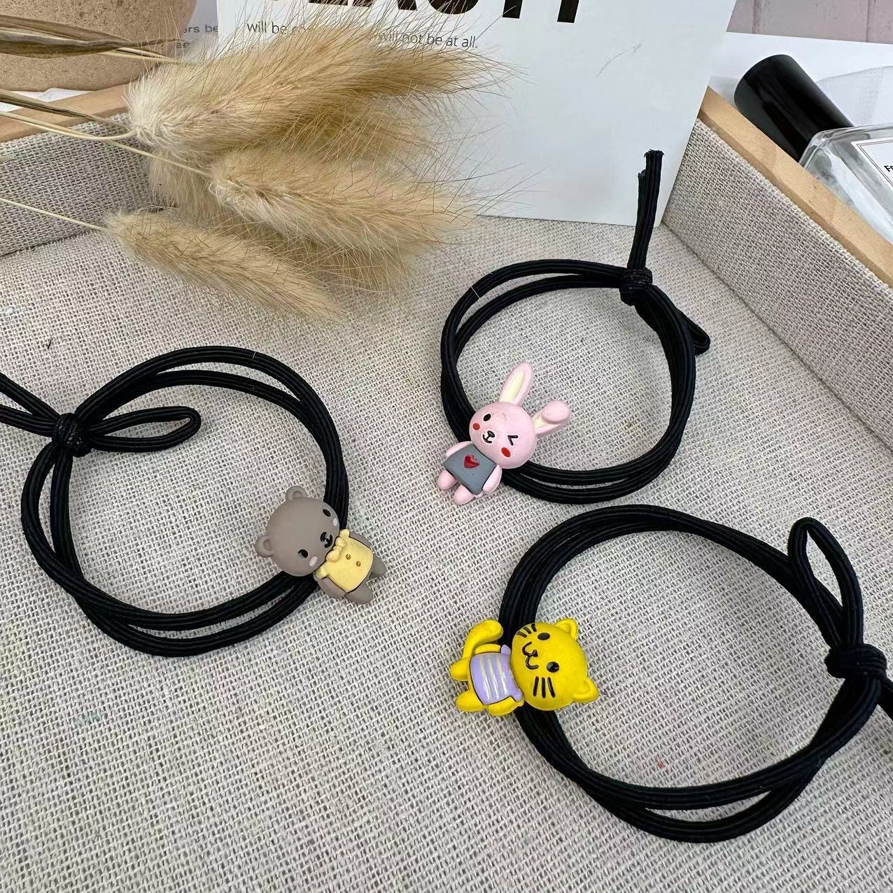 Simple smiling face alloy hair tie for women, Korean style, versatile and elegant hair band, new high-end ponytail leather band hair tie headwear details Picture