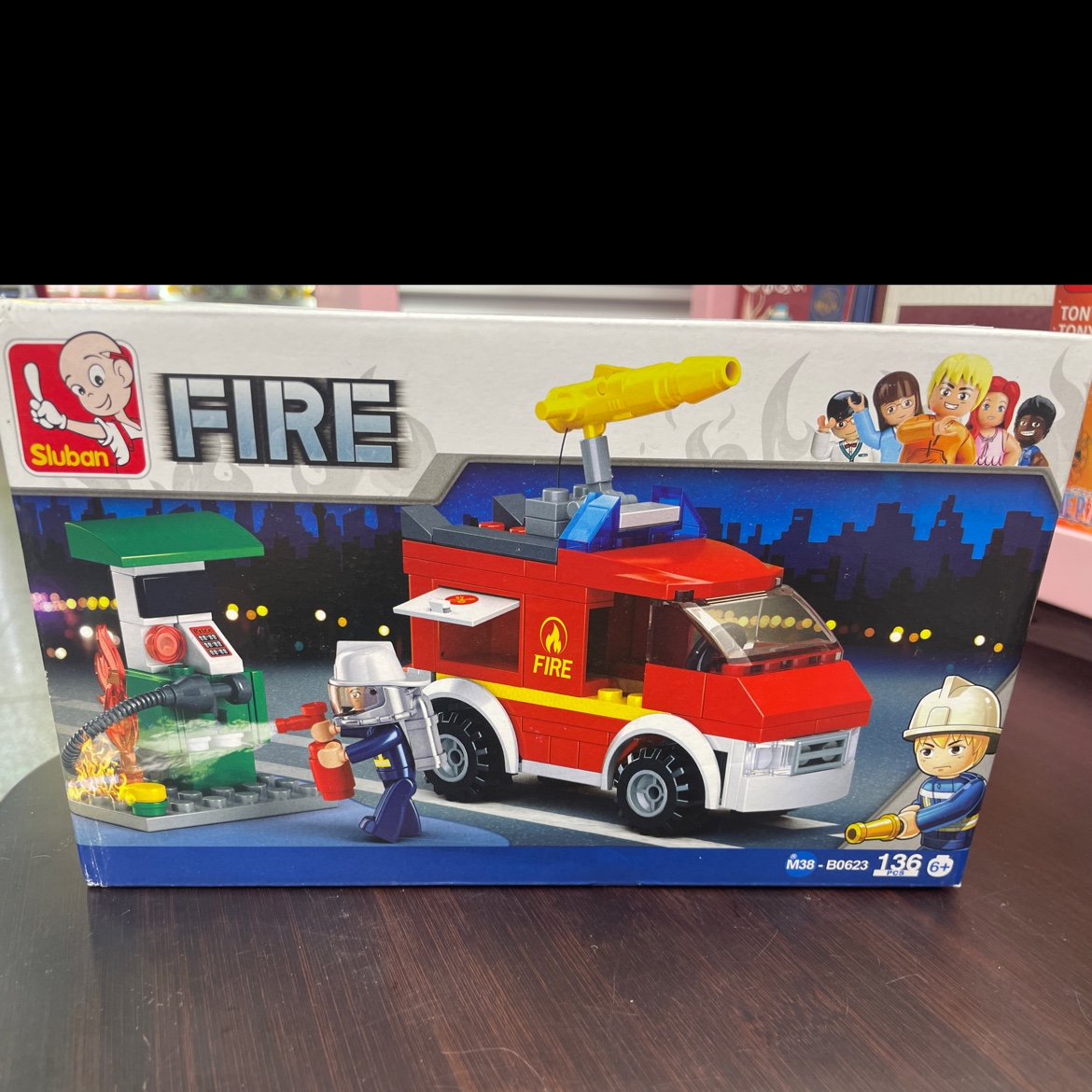 Fire-fighting building block car