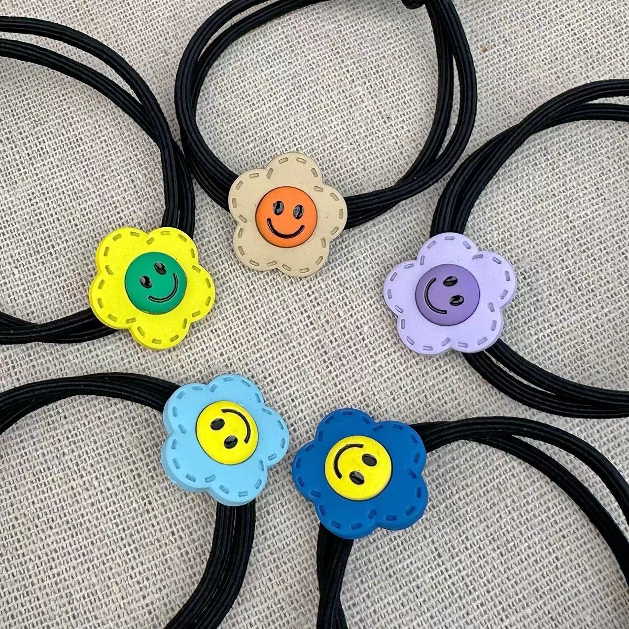 Simple smiling face alloy hair tie for women, Korean style, versatile and elegant hair band, new high-end style ponytail leather band hair tie headwear, hair tie leather band detail image 2