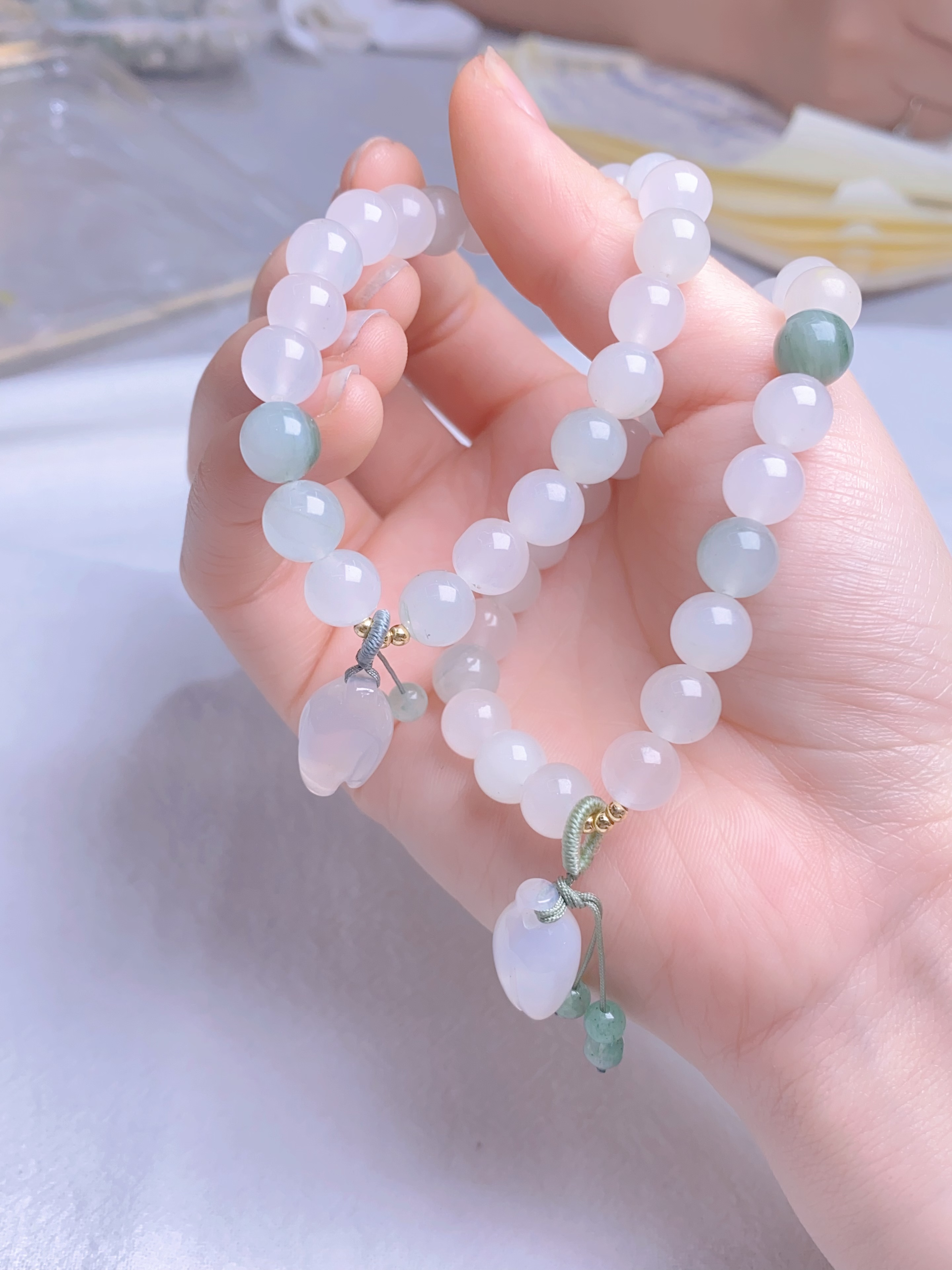 Tianshan Cui, Also Known As Quartzite Jade, Has The Characteristics Of Tight Structure, Hard Texture, Acid And Alkali Resistance, And High Hardness.
Light Green To White, Translucent, Glassy, Soft And Delicate, Specification drawing