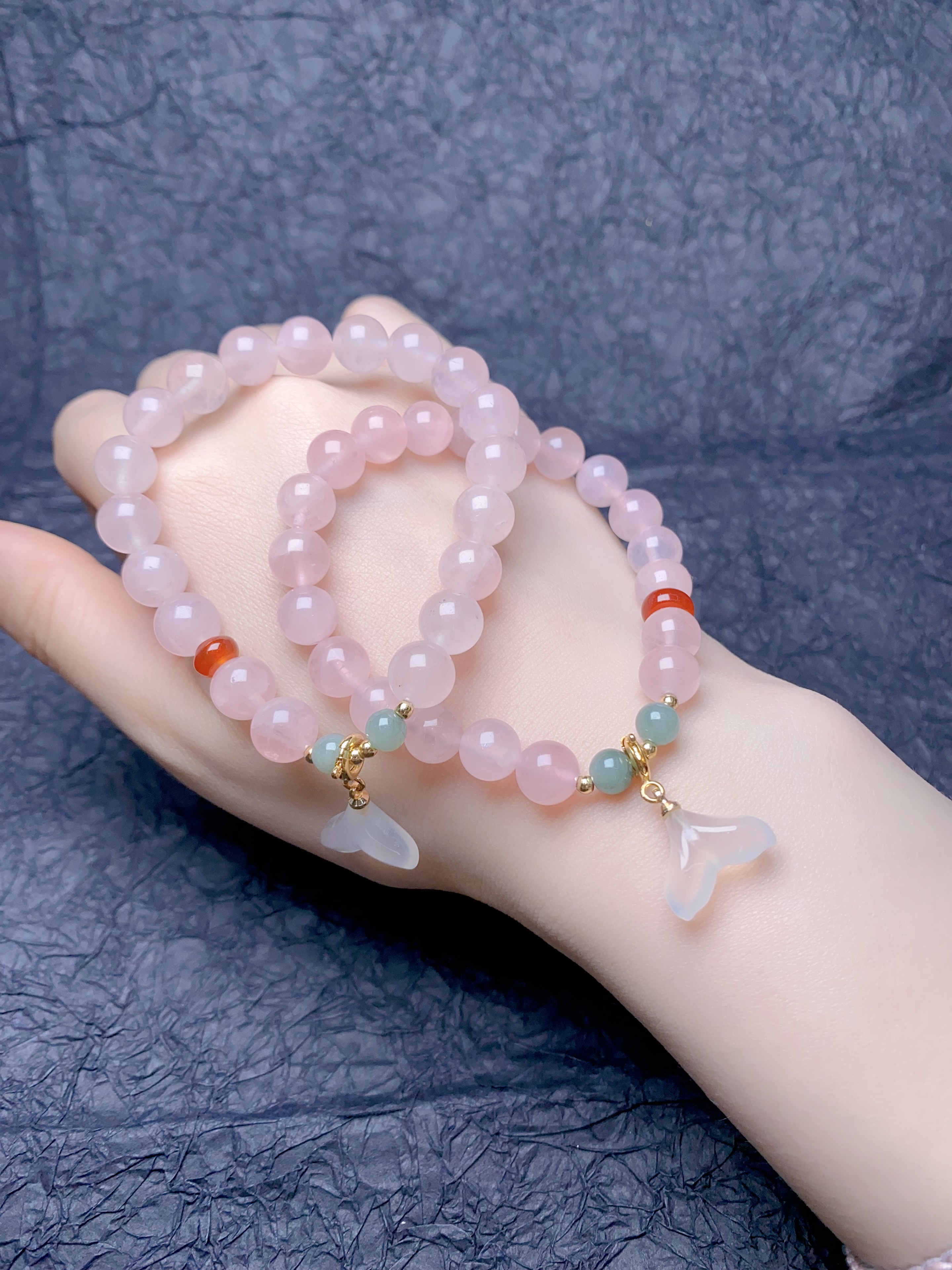 Natural Horse Powder With Natural Chalcedony Fish Tail, Natural Ice Floating South Red Agate Collocation, Horse Powder Selected From Madagascar Imported Powder Bracelet details Picture