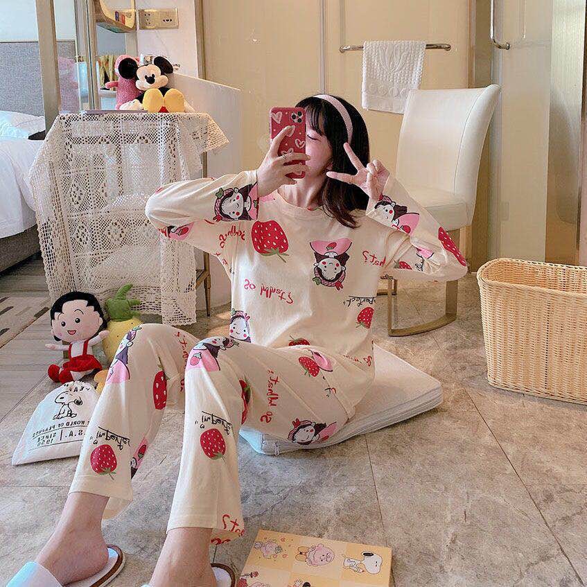 A three-piece set of short-sleeved shirts, long pants and shorts, a best-selling export product